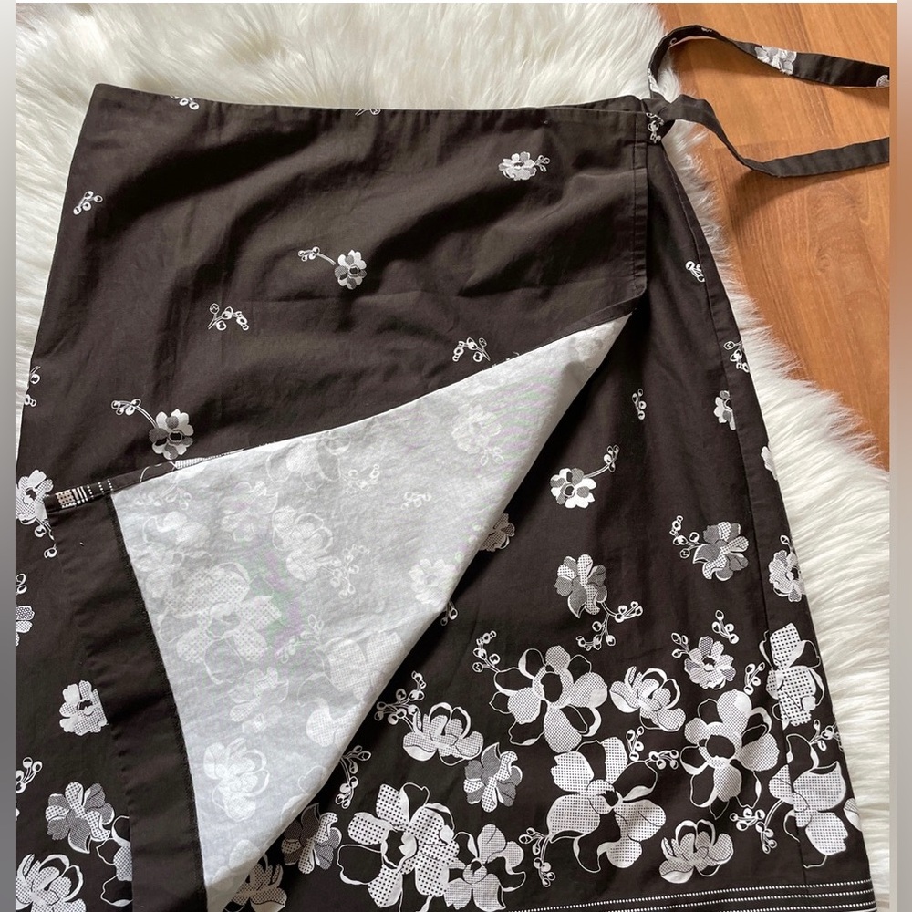 Ann Taylor Brown Floral Wrap Skirt Size 12 - Picture 4 of 7